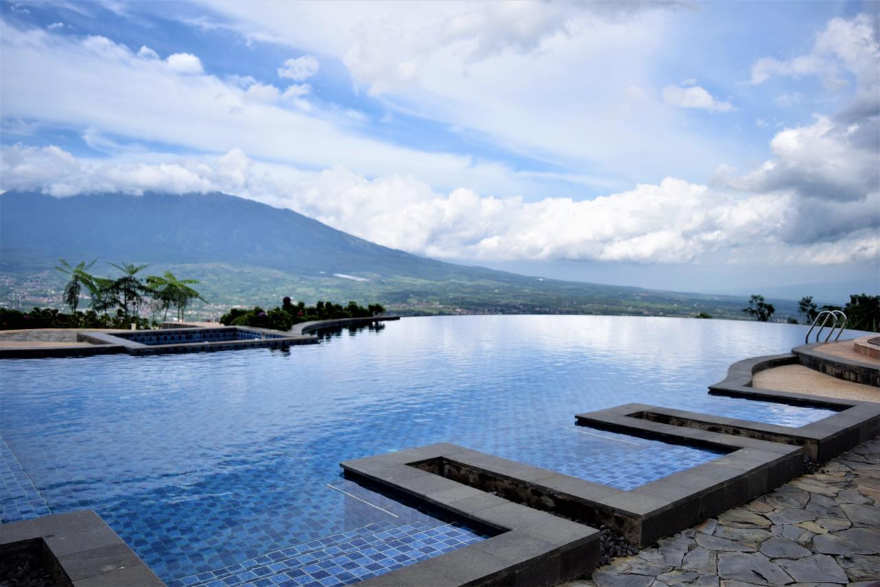 Amartahills Hotel And Resort Batu  Exterior photo